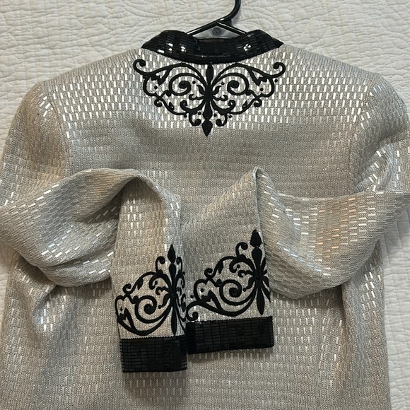 St. John Evening by Marie Gray Size 2 - Picture 11 of 11